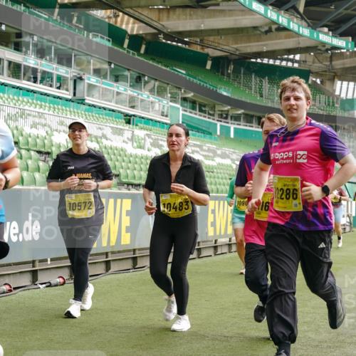 13.09.2026 - 21. swb-Marathon Bremen Michael Burmester http://msf.ph/oto/10419392 13.09.2026 10:43:37 Laufen im Stadion 10002, 10004, 10005, 10148, 10176, 10271, 10295, 10303, 10325, 10330, 10335, 10361, 10362, 10395, 10396, 10402, 10459, 10474, 10490, 10491, 10513, 10557, 10572, 10605, 10606, 10629, 10665, 10752, 10756, 10773, 10779, 10784, 10805, 10854, 10880, 10882, 10899, 10900, 10997, 10999, 11026, 11027, 11041, 11078, 11084, 11085, 11090, 11097, 11098, 11140, 11173, 11192, 11217, 11233, 11264, 11274, 11307, 11333, 11337, 11355, 11385, 11408, 11448, 11456, 11461, 11482 meine-sportfotos.de