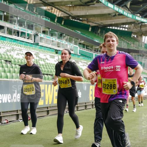 13.09.2026 - 21. swb-Marathon Bremen Michael Burmester http://msf.ph/oto/10419419 13.09.2026 10:43:37 Laufen im Stadion 10002, 10004, 10005, 10148, 10176, 10271, 10295, 10303, 10325, 10330, 10335, 10361, 10362, 10395, 10396, 10402, 10459, 10474, 10490, 10491, 10513, 10557, 10572, 10605, 10606, 10629, 10665, 10752, 10756, 10773, 10779, 10784, 10805, 10854, 10880, 10882, 10899, 10900, 10997, 10999, 11026, 11027, 11041, 11078, 11084, 11085, 11090, 11097, 11098, 11140, 11173, 11192, 11217, 11233, 11264, 11274, 11307, 11333, 11337, 11355, 11385, 11408, 11448, 11456, 11461, 11482 meine-sportfotos.de