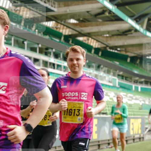 13.09.2026 - 21. swb-Marathon Bremen Michael Burmester http://msf.ph/oto/10419475 13.09.2026 10:43:38 Laufen im Stadion 10002, 10004, 10005, 10148, 10176, 10271, 10295, 10303, 10325, 10330, 10335, 10361, 10362, 10395, 10396, 10402, 10459, 10474, 10490, 10491, 10513, 10557, 10572, 10605, 10606, 10629, 10665, 10752, 10756, 10773, 10779, 10784, 10805, 10854, 10880, 10882, 10899, 10900, 10997, 10999, 11026, 11027, 11041, 11078, 11090, 11097, 11098, 11140, 11173, 11192, 11217, 11233, 11264, 11274, 11307, 11333, 11337, 11355, 11385, 11408, 11448, 11456, 11461, 11482, 11943 meine-sportfotos.de