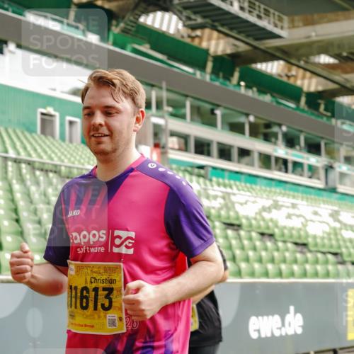 13.09.2026 - 21. swb-Marathon Bremen Michael Burmester http://msf.ph/oto/10419484 13.09.2026 10:43:39 Laufen im Stadion 10002, 10004, 10005, 10148, 10176, 10271, 10295, 10303, 10325, 10330, 10335, 10361, 10362, 10395, 10396, 10402, 10459, 10474, 10490, 10491, 10513, 10557, 10572, 10605, 10606, 10629, 10665, 10752, 10756, 10773, 10779, 10784, 10805, 10854, 10880, 10882, 10899, 10900, 10997, 10999, 11026, 11027, 11041, 11078, 11090, 11097, 11098, 11140, 11173, 11192, 11217, 11233, 11264, 11274, 11307, 11333, 11337, 11355, 11385, 11408, 11448, 11456, 11461, 11482, 11943 meine-sportfotos.de