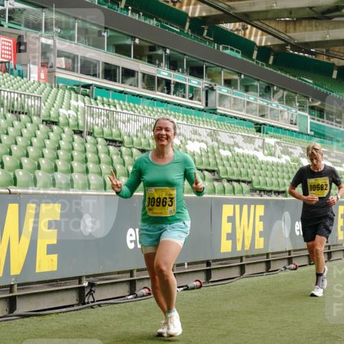 13.09.2026 - 21. swb-Marathon Bremen Michael Burmester http://msf.ph/oto/10419500 13.09.2026 10:43:40 Laufen im Stadion 10002, 10004, 10005, 10148, 10176, 10271, 10295, 10303, 10325, 10330, 10335, 10361, 10362, 10395, 10396, 10402, 10459, 10474, 10490, 10491, 10513, 10557, 10572, 10605, 10606, 10629, 10665, 10752, 10756, 10773, 10779, 10784, 10805, 10854, 10880, 10882, 10899, 10900, 10997, 10999, 11026, 11027, 11041, 11078, 11090, 11097, 11098, 11140, 11173, 11192, 11217, 11233, 11264, 11274, 11307, 11333, 11337, 11355, 11385, 11408, 11448, 11456, 11461, 11482, 11943, 12334 meine-sportfotos.de