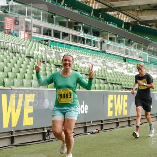 13.09.2026 - 21. swb-Marathon Bremen Michael Burmester http://msf.ph/oto/10419531 13.09.2026 10:43:40 Laufen im Stadion 10002, 10004, 10005, 10148, 10176, 10271, 10295, 10303, 10325, 10330, 10335, 10361, 10362, 10395, 10396, 10402, 10459, 10474, 10490, 10491, 10513, 10557, 10572, 10605, 10606, 10629, 10665, 10752, 10756, 10773, 10779, 10784, 10805, 10854, 10880, 10882, 10899, 10900, 10997, 10999, 11026, 11027, 11041, 11078, 11090, 11097, 11098, 11140, 11173, 11192, 11217, 11233, 11264, 11274, 11307, 11333, 11337, 11355, 11385, 11408, 11448, 11456, 11461, 11482, 11943, 12334 meine-sportfotos.de
