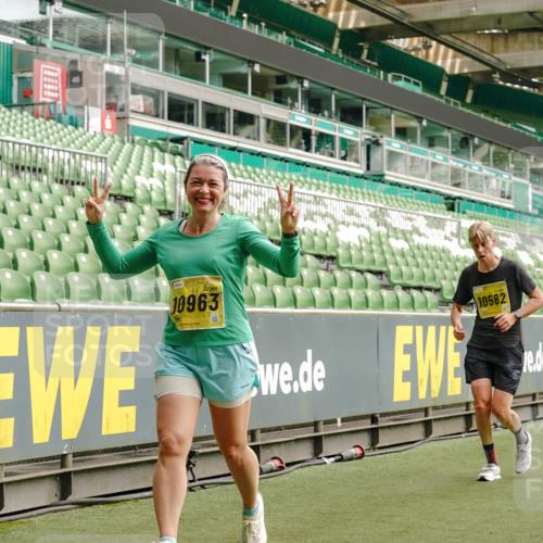 13.09.2026 - 21. swb-Marathon Bremen Michael Burmester http://msf.ph/oto/10419558 13.09.2026 10:43:40 Laufen im Stadion 10002, 10004, 10005, 10148, 10176, 10271, 10295, 10303, 10325, 10330, 10335, 10361, 10362, 10395, 10396, 10402, 10459, 10474, 10490, 10491, 10513, 10557, 10572, 10605, 10606, 10629, 10665, 10752, 10756, 10773, 10779, 10784, 10805, 10854, 10880, 10882, 10899, 10900, 10997, 10999, 11026, 11027, 11041, 11078, 11090, 11097, 11098, 11140, 11173, 11192, 11217, 11233, 11264, 11274, 11307, 11333, 11337, 11355, 11385, 11408, 11448, 11456, 11461, 11482, 11943, 12334 meine-sportfotos.de