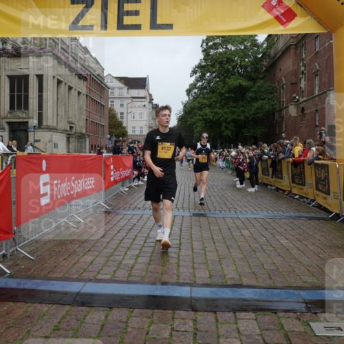 13.09.2026 - Kiel Lauf Yannick Fuchs http://msf.ph/oto/10419563 13.09.2026 09:41:08 Ziel 1593, 3883, 4137, 8389, 9608, 10202, 10299, 10974, 420, 1630, 1787, 3552, 5039, 6299, 6563, 7131, 7730, 8493, 8636, 9578, 9726, 10353, 11750, 11792, 12225, 1671, 1966, 4068, 9110, 11645, 11983, 12166, 1081, 2847, 3694, 7239, 11750 meine-sportfotos.de