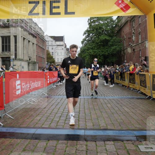 13.09.2026 - Kiel Lauf Yannick Fuchs http://msf.ph/oto/10419568 13.09.2026 09:41:08 Ziel 1593, 3883, 4137, 8389, 9608, 10202, 10299, 10974, 420, 1630, 1787, 3552, 5039, 6299, 6563, 7131, 7730, 8493, 8636, 9578, 9726, 10353, 11750, 11792, 12225, 1671, 1966, 4068, 9110, 11645, 11983, 12166, 1081, 2847, 3694, 7239, 11750 meine-sportfotos.de