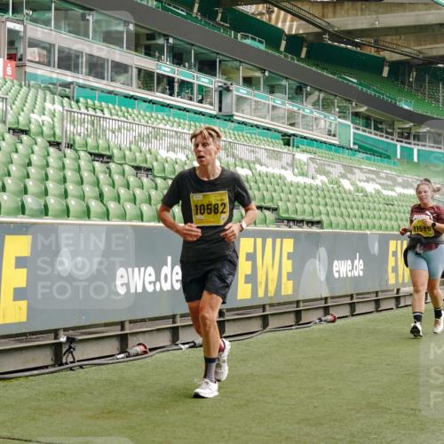 13.09.2026 - 21. swb-Marathon Bremen Michael Burmester http://msf.ph/oto/10419585 13.09.2026 10:43:41 Laufen im Stadion 10002, 10004, 10005, 10148, 10176, 10271, 10295, 10303, 10325, 10330, 10335, 10361, 10362, 10395, 10402, 10459, 10474, 10490, 10491, 10513, 10557, 10572, 10605, 10606, 10629, 10665, 10752, 10756, 10773, 10779, 10784, 10805, 10854, 10880, 10882, 10899, 10900, 10997, 10999, 11026, 11027, 11041, 11078, 11090, 11097, 11098, 11140, 11173, 11192, 11217, 11233, 11264, 11274, 11307, 11333, 11337, 11355, 11385, 11408, 11448, 11456, 11461, 11482, 11943, 12334 meine-sportfotos.de