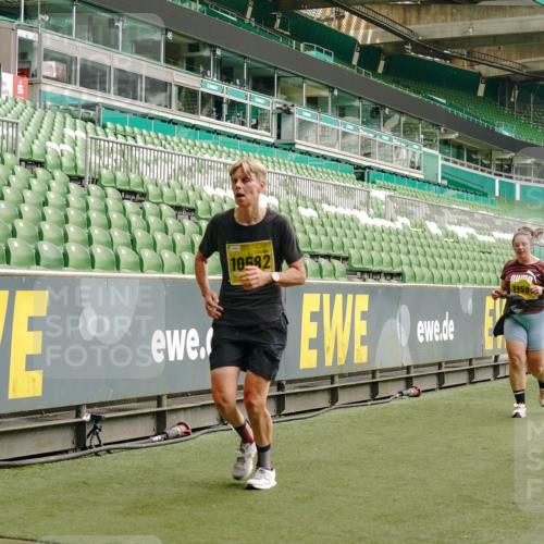13.09.2026 - 21. swb-Marathon Bremen Michael Burmester http://msf.ph/oto/10419598 13.09.2026 10:43:42 Laufen im Stadion 10002, 10004, 10005, 10148, 10176, 10271, 10295, 10303, 10325, 10330, 10335, 10361, 10362, 10402, 10459, 10474, 10490, 10491, 10513, 10557, 10572, 10605, 10606, 10629, 10665, 10752, 10756, 10773, 10779, 10784, 10805, 10854, 10880, 10882, 10899, 10900, 10997, 10999, 11026, 11027, 11041, 11078, 11090, 11097, 11098, 11140, 11173, 11192, 11217, 11233, 11264, 11274, 11307, 11333, 11337, 11355, 11385, 11408, 11448, 11456, 11461, 11482, 11943, 12334 meine-sportfotos.de