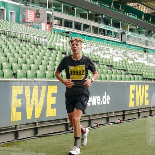 13.09.2026 - 21. swb-Marathon Bremen Michael Burmester http://msf.ph/oto/10419614 13.09.2026 10:43:42 Laufen im Stadion 10002, 10004, 10005, 10148, 10176, 10271, 10295, 10303, 10325, 10330, 10335, 10361, 10362, 10402, 10459, 10474, 10490, 10491, 10513, 10557, 10572, 10605, 10606, 10629, 10665, 10752, 10756, 10773, 10779, 10784, 10805, 10854, 10880, 10882, 10899, 10900, 10997, 10999, 11026, 11027, 11041, 11078, 11090, 11097, 11098, 11140, 11173, 11192, 11217, 11233, 11264, 11274, 11307, 11333, 11337, 11355, 11385, 11408, 11448, 11456, 11461, 11482, 11943, 12334 meine-sportfotos.de