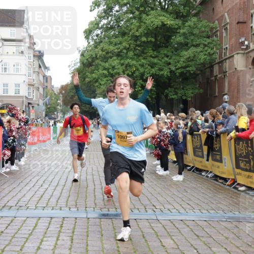 13.09.2026 - Kiel Lauf Yannick Fuchs http://msf.ph/oto/10419618 13.09.2026 09:41:14 Ziel 1593, 1671, 1966, 4137, 9608, 10299, 10974, 11983, 420, 1630, 1787, 3552, 3883, 5039, 6299, 8389, 8493, 8636, 9578, 9726, 10202, 10353, 11792, 12225, 4068, 4315, 9110, 9771, 11106, 11645, 12166, 420, 3552, 6563, 7131, 7239, 7730, 11750, 12225 meine-sportfotos.de