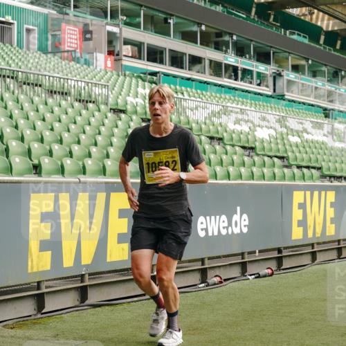 13.09.2026 - 21. swb-Marathon Bremen Michael Burmester http://msf.ph/oto/10419621 13.09.2026 10:43:42 Laufen im Stadion 10002, 10004, 10005, 10148, 10176, 10271, 10295, 10303, 10325, 10330, 10335, 10361, 10362, 10402, 10459, 10474, 10490, 10491, 10513, 10557, 10572, 10605, 10606, 10629, 10665, 10752, 10756, 10773, 10779, 10784, 10805, 10854, 10880, 10882, 10899, 10900, 10997, 10999, 11026, 11027, 11041, 11078, 11090, 11097, 11098, 11140, 11173, 11192, 11217, 11233, 11264, 11274, 11307, 11333, 11337, 11355, 11385, 11408, 11448, 11456, 11461, 11482, 11943, 12334 meine-sportfotos.de
