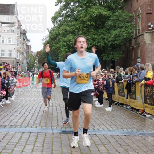 13.09.2026 - Kiel Lauf Yannick Fuchs http://msf.ph/oto/10419625 13.09.2026 09:41:14 Ziel 1593, 1671, 1966, 4137, 9608, 10299, 10974, 11983, 420, 1630, 1787, 3552, 3883, 5039, 6299, 8389, 8493, 8636, 9578, 9726, 10202, 10353, 11792, 12225, 4068, 4315, 9110, 9771, 11106, 11645, 12166, 420, 3552, 6563, 7131, 7239, 7730, 11750, 12225 meine-sportfotos.de