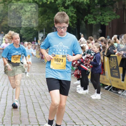 13.09.2026 - Kiel Lauf Yannick Fuchs http://msf.ph/oto/10419705 13.09.2026 09:41:19 Ziel 1671, 1966, 9110, 9608, 10299, 10974, 11645, 11983, 12166, 1593, 1630, 1787, 3883, 4137, 5039, 6299, 8389, 8493, 8636, 9578, 9726, 10202, 11792, 4068, 4315, 6649, 9771, 11106, 420, 3552, 6563, 7131, 7730, 10353, 11792, 12225 meine-sportfotos.de