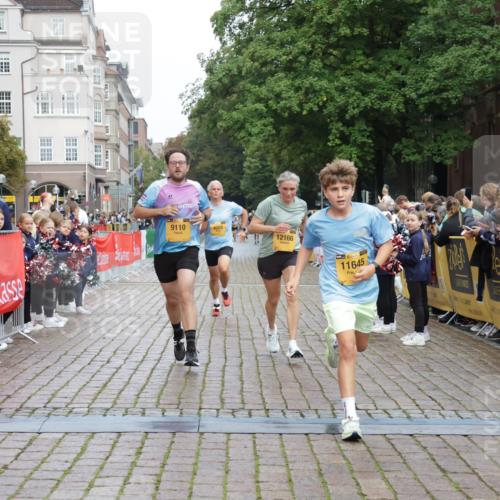 13.09.2026 - Kiel Lauf Yannick Fuchs http://msf.ph/oto/10419755 13.09.2026 09:41:23 Ziel 1671, 1966, 4068, 9110, 10299, 11645, 11983, 12166, 1593, 1630, 1787, 3883, 4137, 5039, 6299, 8389, 8493, 8636, 9578, 9608, 9726, 10202, 10299, 10974, 3175, 4315, 4704, 6649, 6687, 8588, 9224, 9771, 11106, 11907, 420, 1630, 9578, 10353, 11792, 12225 meine-sportfotos.de