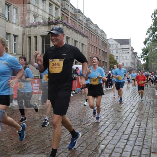 13.09.2026 - Kiel Lauf Yannick Fuchs http://msf.ph/oto/10419756 13.09.2026 10:52:08 Ziel 171, 825, 1027, 1364, 1365, 1811, 1869, 2438, 2484, 2806, 2991, 3280, 3435, 3529, 3644, 4008, 4385, 4577, 4957, 4977, 5321, 5359, 5994, 6069, 7053, 7447, 7464, 7647, 8051, 8292, 9221, 9267, 9624, 10071, 10540, 10598, 10637, 10755, 10802, 10811, 10992, 11308, 11380, 11915, 23, 101, 201, 310, 825, 826, 1231, 1568, 1591, 1600, 1754, 1890, 2393, 2404, 2468, 2470, 2566, 2690, 2783, 3013, 3440, 3956, 4084, 4175, 4476, 4613, 4887, 5174, 5441, 6177, 6367 meine-sportfotos.de