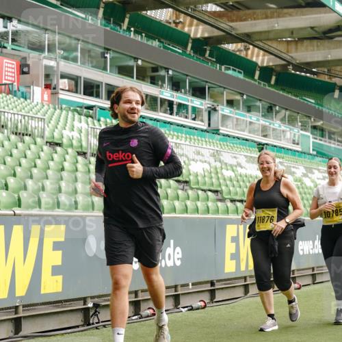 13.09.2026 - 21. swb-Marathon Bremen Michael Burmester http://msf.ph/oto/10419769 13.09.2026 10:43:48 Laufen im Stadion 10002, 10004, 10005, 10176, 10191, 10192, 10271, 10295, 10303, 10325, 10330, 10335, 10361, 10362, 10402, 10459, 10474, 10491, 10513, 10557, 10572, 10605, 10606, 10629, 10665, 10752, 10756, 10773, 10779, 10784, 10805, 10880, 10882, 10899, 10900, 10997, 10999, 11026, 11027, 11041, 11078, 11140, 11173, 11217, 11233, 11264, 11274, 11307, 11333, 11337, 11355, 11385, 11408, 11448, 11456, 11461, 11482, 11629, 11943, 12311, 12334 meine-sportfotos.de