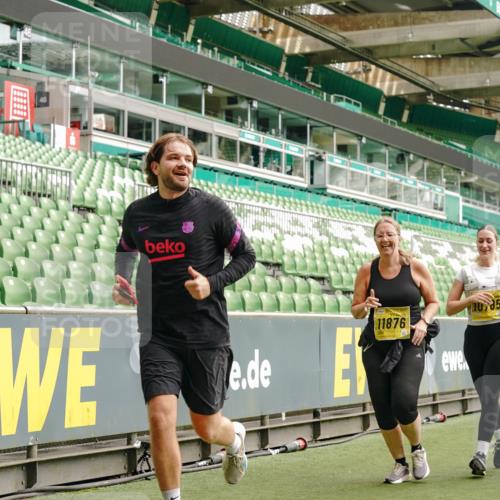 13.09.2026 - 21. swb-Marathon Bremen Michael Burmester http://msf.ph/oto/10419778 13.09.2026 10:43:49 Laufen im Stadion 10002, 10004, 10005, 10176, 10191, 10192, 10271, 10295, 10303, 10325, 10330, 10335, 10361, 10362, 10402, 10459, 10474, 10491, 10513, 10557, 10572, 10605, 10606, 10629, 10665, 10752, 10756, 10773, 10779, 10784, 10805, 10880, 10882, 10899, 10900, 10997, 10999, 11026, 11041, 11078, 11140, 11173, 11217, 11233, 11264, 11274, 11307, 11333, 11337, 11355, 11385, 11408, 11448, 11456, 11461, 11482, 11629, 11943, 12311, 12334 meine-sportfotos.de