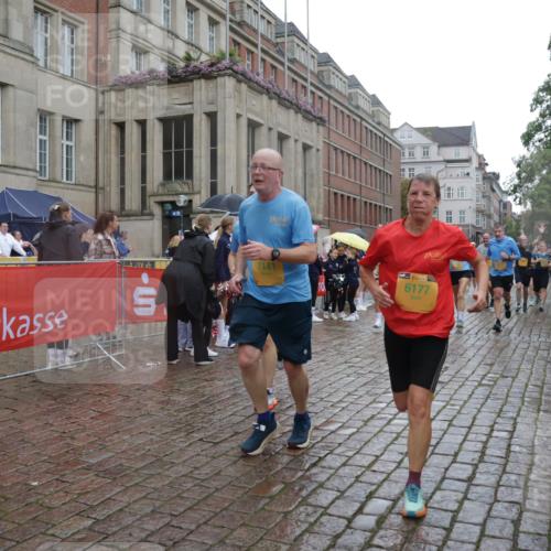 13.09.2026 - Kiel Lauf Yannick Fuchs http://msf.ph/oto/10419787 13.09.2026 10:52:10 Ziel 171, 1027, 1364, 1365, 1811, 1869, 2438, 2484, 2806, 2991, 3280, 3435, 3529, 3881, 4008, 4385, 4577, 4957, 4977, 5321, 5359, 5994, 6069, 6110, 6872, 7053, 7447, 7464, 7647, 8051, 8292, 8898, 9221, 9267, 9624, 9894, 10071, 10540, 10598, 10755, 10802, 10811, 10992, 11308, 11380, 11915, 12536, 23, 101, 171, 201, 310, 825, 826, 1231, 1568, 1591, 1600, 1754, 1890, 2393, 2404, 2468, 2470, 2566, 2783, 3013, 3644, 3956, 4084, 4175, 4385, 4476, 4887, 5174, 6177, 6367 meine-sportfotos.de