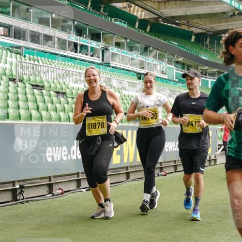 13.09.2026 - 21. swb-Marathon Bremen Michael Burmester http://msf.ph/oto/10419789 13.09.2026 10:43:49 Laufen im Stadion 10002, 10004, 10005, 10176, 10191, 10192, 10271, 10295, 10303, 10325, 10330, 10335, 10361, 10362, 10402, 10459, 10474, 10491, 10513, 10557, 10572, 10605, 10606, 10629, 10665, 10752, 10756, 10773, 10779, 10784, 10805, 10880, 10882, 10899, 10900, 10997, 10999, 11026, 11041, 11078, 11140, 11173, 11217, 11233, 11264, 11274, 11307, 11333, 11337, 11355, 11385, 11408, 11448, 11456, 11461, 11482, 11629, 11943, 12311, 12334 meine-sportfotos.de