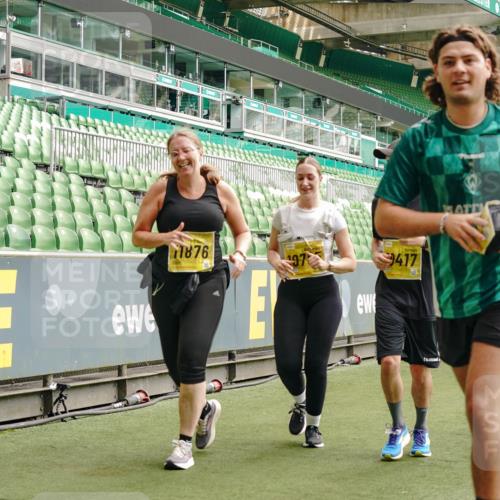 13.09.2026 - 21. swb-Marathon Bremen Michael Burmester http://msf.ph/oto/10419811 13.09.2026 10:43:49 Laufen im Stadion 10002, 10004, 10005, 10176, 10191, 10192, 10271, 10295, 10303, 10325, 10330, 10335, 10361, 10362, 10402, 10459, 10474, 10491, 10513, 10557, 10572, 10605, 10606, 10629, 10665, 10752, 10756, 10773, 10779, 10784, 10805, 10880, 10882, 10899, 10900, 10997, 10999, 11026, 11041, 11078, 11140, 11173, 11217, 11233, 11264, 11274, 11307, 11333, 11337, 11355, 11385, 11408, 11448, 11456, 11461, 11482, 11629, 11943, 12311, 12334 meine-sportfotos.de
