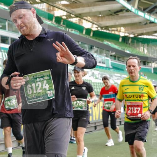 13.09.2026 - 21. swb-Marathon Bremen Michael Burmester http://msf.ph/oto/10419816 13.09.2026 13:21:13 Laufen im Stadion 128, 258, 351, 423, 441, 464, 601, 620, 704, 782, 851, 1060, 1066, 1094, 1129, 1158, 1177, 1316, 1344, 1409, 1417, 1439, 1446, 1518, 1676, 1697, 1729, 1756, 1808, 1815, 1846, 2010, 2028, 2064, 2139, 2201, 2258, 2278, 2349, 2394, 2395, 2414, 2417, 2437, 2501, 2519, 2533, 2551, 2588, 2652, 2694, 2695, 2736, 2756, 2793, 2828, 2886, 2954, 2995, 3004, 3010, 3017, 3018, 3022, 3034, 3035, 3036, 3037, 3059, 3070, 3074, 3102, 3139, 3144, 3225, 3264, 3310 meine-sportfotos.de