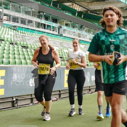 13.09.2026 - 21. swb-Marathon Bremen Michael Burmester http://msf.ph/oto/10419822 13.09.2026 10:43:50 Laufen im Stadion 10002, 10004, 10005, 10176, 10191, 10192, 10271, 10295, 10303, 10325, 10330, 10335, 10361, 10362, 10402, 10459, 10474, 10491, 10513, 10557, 10572, 10605, 10606, 10629, 10665, 10752, 10756, 10773, 10779, 10784, 10805, 10880, 10882, 10899, 10900, 10997, 10999, 11026, 11041, 11078, 11173, 11217, 11233, 11264, 11274, 11307, 11333, 11337, 11355, 11385, 11408, 11448, 11456, 11461, 11482, 11629, 11943, 12311, 12334 meine-sportfotos.de