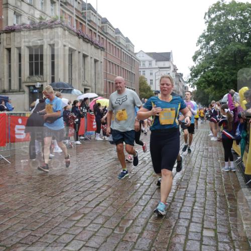 13.09.2026 - Kiel Lauf Yannick Fuchs http://msf.ph/oto/10419824 13.09.2026 10:52:14 Ziel 777, 1027, 1811, 1869, 2438, 2544, 2991, 3280, 3435, 3529, 3630, 3881, 4008, 4577, 4957, 4977, 5126, 5321, 5359, 6069, 6110, 6113, 6872, 7053, 7447, 7464, 7647, 8051, 8326, 8898, 9221, 9624, 9894, 10035, 10126, 10540, 10715, 10755, 10802, 10811, 10992, 11308, 11915, 12536, 23, 171, 201, 310, 825, 826, 1231, 1364, 1365, 1568, 1591, 1600, 1754, 2404, 2468, 2470, 2484, 2566, 2783, 2806, 3013, 3644, 3956, 4084, 4175, 4385, 4476, 4887, 5174, 6367, 201, 310, 1754, 8625 meine-sportfotos.de