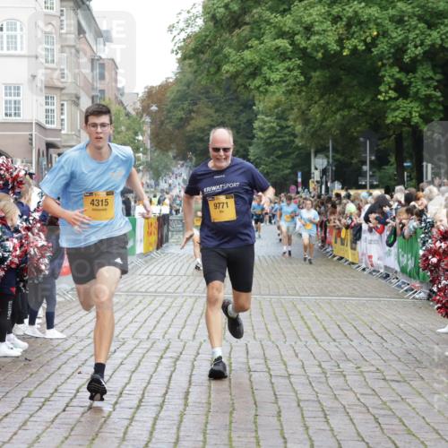 13.09.2026 - Kiel Lauf Yannick Fuchs http://msf.ph/oto/10419842 13.09.2026 09:41:33 Ziel 4068, 4315, 9110, 9771, 11106, 12166, 1593, 1671, 1966, 3883, 4137, 8389, 9608, 10202, 10299, 10974, 11645, 11983, 402, 3143, 3175, 4533, 4704, 5107, 6649, 6687, 6739, 7238, 8588, 9224, 11907, 12175, 1630, 1787, 5039, 6299, 8389, 8493, 8636, 9726, 10202 meine-sportfotos.de
