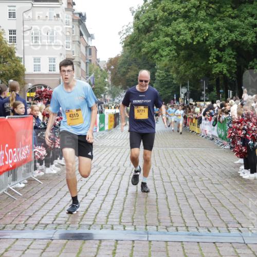 13.09.2026 - Kiel Lauf Yannick Fuchs http://msf.ph/oto/10419855 13.09.2026 09:41:33 Ziel 4068, 4315, 9110, 9771, 11106, 12166, 1593, 1671, 1966, 3883, 4137, 8389, 9608, 10202, 10299, 10974, 11645, 11983, 402, 3143, 3175, 4533, 4704, 5107, 6649, 6687, 6739, 7238, 8588, 9224, 11907, 12175, 1630, 1787, 5039, 6299, 8389, 8493, 8636, 9726, 10202 meine-sportfotos.de