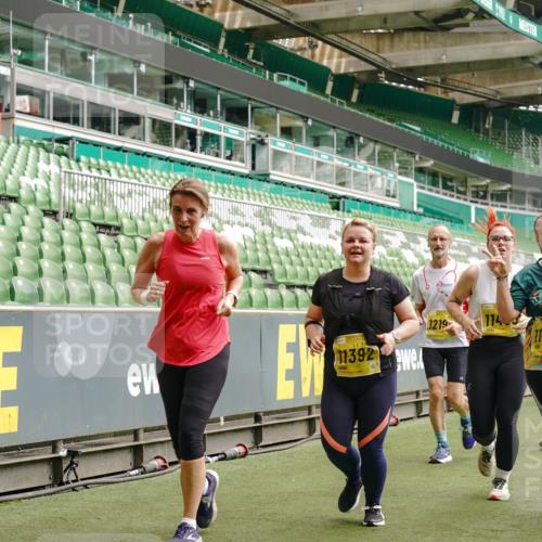 13.09.2026 - 21. swb-Marathon Bremen Michael Burmester http://msf.ph/oto/10419889 13.09.2026 10:43:53 Laufen im Stadion 10002, 10004, 10005, 10176, 10191, 10192, 10271, 10295, 10303, 10325, 10330, 10335, 10361, 10362, 10402, 10459, 10474, 10491, 10513, 10557, 10572, 10605, 10606, 10629, 10752, 10756, 10773, 10779, 10784, 10805, 10880, 10882, 10899, 10900, 10997, 10999, 11026, 11041, 11078, 11173, 11217, 11233, 11264, 11274, 11307, 11333, 11337, 11355, 11385, 11408, 11448, 11456, 11461, 11482, 11629, 11943, 12311, 12334 meine-sportfotos.de