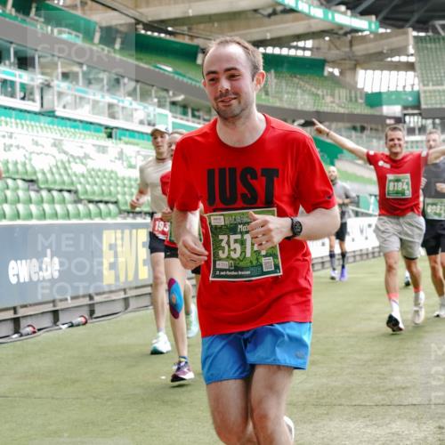 13.09.2026 - 21. swb-Marathon Bremen Michael Burmester http://msf.ph/oto/10419895 13.09.2026 12:58:30 Laufen im Stadion 141, 148, 191, 226, 334, 511, 672, 776, 789, 790, 909, 972, 1010, 1119, 1191, 1199, 1254, 1281, 1516, 1535, 1642, 1647, 1752, 1809, 1881, 1900, 1931, 1933, 2046, 2051, 2075, 2210, 2324, 2343, 2367, 2371, 2397, 2402, 2423, 2425, 2577, 2771, 2807, 2827, 2885, 2903, 2904, 2979, 3021, 3051, 3098, 3120, 3138, 3148, 3182, 3186, 3233, 3319, 3338, 3435, 3516, 3534, 3560, 3655, 3685, 3690, 3695, 3760, 3866, 3933, 3934, 3939, 4101, 4316, 4319, 205 meine-sportfotos.de