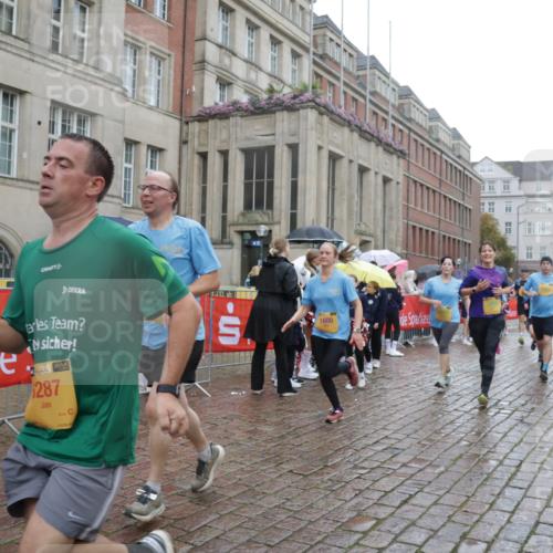 13.09.2026 - Kiel Lauf Yannick Fuchs http://msf.ph/oto/10419912 13.09.2026 10:52:22 Ziel 475, 777, 1471, 1472, 1526, 1527, 1658, 1802, 1811, 2544, 3280, 3343, 3582, 3630, 3881, 4008, 4957, 5126, 5359, 5442, 6110, 6113, 6493, 6872, 7621, 8051, 8326, 8855, 8898, 8908, 9024, 9025, 9624, 9711, 9894, 10035, 10126, 10320, 10540, 10715, 10811, 10887, 11082, 11535, 11658, 11661, 11875, 12289, 12431, 12536, 23, 171, 825, 826, 1027, 1364, 1365, 1591, 1600, 1869, 2404, 2438, 2484, 2806, 2991, 3435, 3529, 3644, 3956, 4175, 4385, 4476, 4887, 201, 310 meine-sportfotos.de
