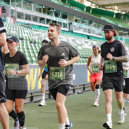 13.09.2026 - 21. swb-Marathon Bremen Michael Burmester http://msf.ph/oto/10419923 13.09.2026 13:21:18 Laufen im Stadion 128, 258, 351, 423, 441, 464, 601, 620, 704, 782, 851, 1060, 1066, 1094, 1129, 1158, 1177, 1316, 1344, 1409, 1417, 1439, 1446, 1518, 1676, 1697, 1729, 1756, 1808, 1815, 1846, 2010, 2028, 2064, 2139, 2201, 2258, 2278, 2349, 2394, 2395, 2414, 2417, 2437, 2501, 2519, 2533, 2551, 2588, 2652, 2660, 2694, 2695, 2736, 2756, 2793, 2828, 2886, 2954, 2964, 2995, 3004, 3010, 3017, 3018, 3022, 3034, 3035, 3036, 3037, 3059, 3070, 3074, 3102, 3139, 3144, 3225, 3264, 3310 meine-sportfotos.de