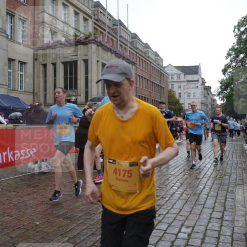 13.09.2026 - Kiel Lauf Yannick Fuchs http://msf.ph/oto/10419934 13.09.2026 10:52:25 Ziel 90, 475, 626, 777, 1471, 1472, 1473, 1526, 1527, 1531, 1658, 1802, 2293, 2442, 2544, 3343, 3582, 3630, 5126, 5433, 5442, 6110, 6113, 6388, 6493, 7088, 7603, 7621, 8316, 8326, 8734, 8855, 8908, 9024, 9025, 9711, 10035, 10126, 10320, 10715, 10786, 10887, 11082, 11535, 11622, 11658, 11661, 11875, 12289, 12431, 23, 171, 825, 1027, 1364, 1365, 1591, 1811, 1869, 2404, 2438, 2484, 2806, 2991, 3280, 3435, 3529, 3644, 3881, 3956, 4008, 4175, 4385, 4476 meine-sportfotos.de