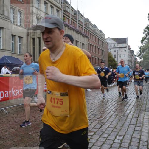 13.09.2026 - Kiel Lauf Yannick Fuchs http://msf.ph/oto/10419936 13.09.2026 10:52:25 Ziel 90, 475, 626, 777, 1471, 1472, 1473, 1526, 1527, 1531, 1658, 1802, 2293, 2442, 2544, 3343, 3582, 3630, 5126, 5433, 5442, 6110, 6113, 6388, 6493, 7088, 7603, 7621, 8316, 8326, 8734, 8855, 8908, 9024, 9025, 9711, 10035, 10126, 10320, 10715, 10786, 10887, 11082, 11535, 11622, 11658, 11661, 11875, 12289, 12431, 23, 171, 825, 1027, 1364, 1365, 1591, 1811, 1869, 2404, 2438, 2484, 2806, 2991, 3280, 3435, 3529, 3644, 3881, 3956, 4008, 4175, 4385, 4476 meine-sportfotos.de