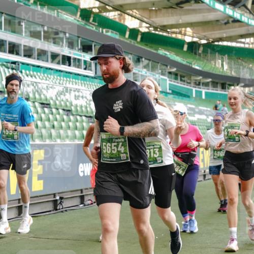 13.09.2026 - 21. swb-Marathon Bremen Michael Burmester http://msf.ph/oto/10419940 13.09.2026 13:21:18 Laufen im Stadion 128, 258, 351, 423, 441, 464, 601, 620, 704, 782, 851, 1060, 1066, 1094, 1129, 1158, 1177, 1316, 1344, 1409, 1417, 1439, 1446, 1518, 1676, 1697, 1729, 1756, 1808, 1815, 1846, 2010, 2028, 2064, 2139, 2201, 2258, 2278, 2349, 2394, 2395, 2414, 2417, 2437, 2501, 2519, 2533, 2551, 2588, 2652, 2660, 2694, 2695, 2736, 2756, 2793, 2828, 2886, 2954, 2964, 2995, 3004, 3010, 3017, 3018, 3022, 3034, 3035, 3036, 3037, 3059, 3070, 3074, 3102, 3139, 3144, 3225, 3264, 3310 meine-sportfotos.de