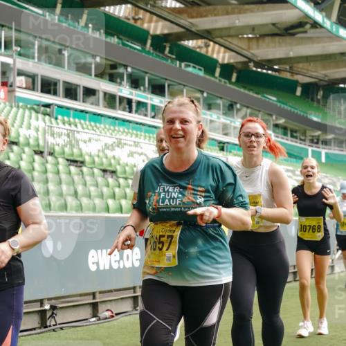 13.09.2026 - 21. swb-Marathon Bremen Michael Burmester http://msf.ph/oto/10419956 13.09.2026 10:43:55 Laufen im Stadion 10002, 10004, 10005, 10176, 10191, 10192, 10271, 10295, 10303, 10325, 10330, 10335, 10361, 10362, 10402, 10459, 10474, 10491, 10513, 10557, 10572, 10605, 10606, 10629, 10752, 10756, 10773, 10779, 10784, 10805, 10880, 10882, 10899, 10900, 10997, 10999, 11026, 11041, 11078, 11173, 11217, 11233, 11264, 11274, 11307, 11333, 11337, 11355, 11385, 11408, 11448, 11456, 11461, 11482, 11629, 11943, 12311, 12334 meine-sportfotos.de