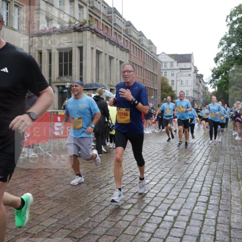 13.09.2026 - Kiel Lauf Yannick Fuchs http://msf.ph/oto/10419985 13.09.2026 10:52:29 Ziel 90, 475, 626, 1471, 1472, 1473, 1526, 1527, 1531, 1658, 1802, 2293, 2442, 3343, 3582, 3630, 3778, 3925, 5126, 5433, 5442, 5723, 6388, 6405, 6493, 7060, 7088, 7196, 7603, 7621, 8100, 8205, 8316, 8734, 8855, 8908, 9024, 9025, 9414, 9711, 10126, 10320, 10715, 10786, 10887, 11082, 11359, 11535, 11555, 11622, 11658, 11661, 11875, 11913, 12289, 12431, 23, 171, 777, 825, 1027, 1364, 1365, 1811, 1869, 2438, 2484, 2544, 2806, 2991, 3280, 3435, 3529, 3630, 3644, 3881, 4008, 4385 meine-sportfotos.de