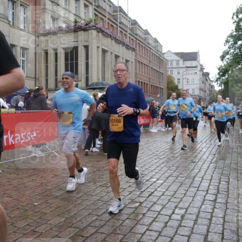 13.09.2026 - Kiel Lauf Yannick Fuchs http://msf.ph/oto/10419989 13.09.2026 10:52:29 Ziel 90, 475, 626, 1471, 1472, 1473, 1526, 1527, 1531, 1658, 1802, 2293, 2442, 3343, 3582, 3630, 3778, 3925, 5126, 5433, 5442, 5723, 6388, 6405, 6493, 7060, 7088, 7196, 7603, 7621, 8100, 8205, 8316, 8734, 8855, 8908, 9024, 9025, 9414, 9711, 10126, 10320, 10715, 10786, 10887, 11082, 11359, 11535, 11555, 11622, 11658, 11661, 11875, 11913, 12289, 12431, 23, 171, 777, 825, 1027, 1364, 1365, 1811, 1869, 2438, 2484, 2544, 2806, 2991, 3280, 3435, 3529, 3630, 3644, 3881, 4008, 4385 meine-sportfotos.de