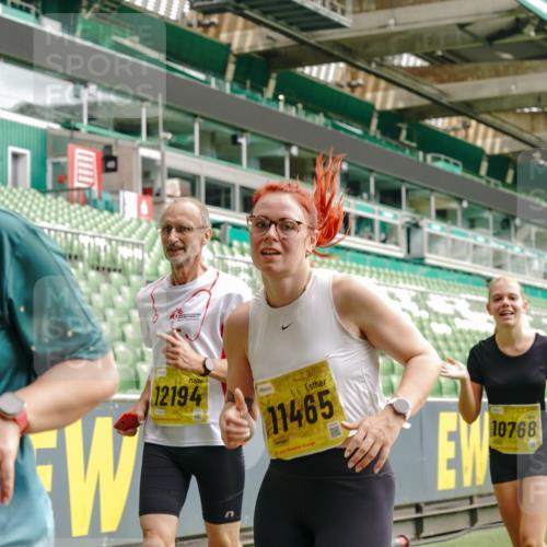 13.09.2026 - 21. swb-Marathon Bremen Michael Burmester http://msf.ph/oto/10419995 13.09.2026 10:43:56 Laufen im Stadion 10002, 10004, 10005, 10176, 10191, 10192, 10271, 10295, 10303, 10325, 10335, 10361, 10362, 10402, 10459, 10474, 10491, 10513, 10557, 10572, 10605, 10606, 10629, 10752, 10756, 10773, 10779, 10784, 10805, 10880, 10882, 10899, 10900, 10997, 10999, 11026, 11041, 11173, 11217, 11233, 11264, 11274, 11307, 11333, 11337, 11355, 11385, 11408, 11448, 11456, 11461, 11482, 11629, 11943, 12311, 12334 meine-sportfotos.de