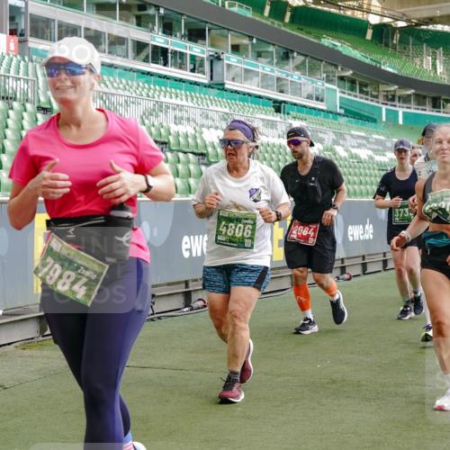 13.09.2026 - 21. swb-Marathon Bremen Michael Burmester http://msf.ph/oto/10419998 13.09.2026 13:21:20 Laufen im Stadion 128, 258, 351, 423, 441, 601, 620, 704, 782, 851, 1060, 1066, 1094, 1129, 1158, 1177, 1316, 1344, 1409, 1417, 1439, 1446, 1518, 1676, 1697, 1729, 1756, 1808, 1815, 1846, 2010, 2028, 2064, 2139, 2201, 2258, 2278, 2349, 2394, 2395, 2414, 2417, 2437, 2501, 2519, 2533, 2551, 2588, 2632, 2652, 2660, 2694, 2695, 2736, 2756, 2793, 2828, 2886, 2954, 2964, 2995, 3004, 3010, 3017, 3018, 3022, 3034, 3035, 3036, 3037, 3070, 3074, 3102, 3139, 3144, 3225, 3264, 3310 meine-sportfotos.de