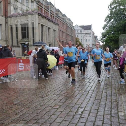 13.09.2026 - Kiel Lauf Yannick Fuchs http://msf.ph/oto/10420000 13.09.2026 10:52:30 Ziel 90, 475, 626, 1471, 1472, 1473, 1526, 1527, 1531, 1658, 1802, 2293, 2442, 3343, 3582, 3778, 3925, 5433, 5442, 5723, 6388, 6405, 6493, 7060, 7088, 7196, 7603, 7621, 8100, 8205, 8316, 8734, 8855, 8908, 9024, 9025, 9414, 9711, 10320, 10786, 10887, 11082, 11359, 11535, 11555, 11622, 11658, 11661, 11875, 11913, 12289, 12431, 23, 171, 777, 825, 1027, 1364, 1365, 1811, 1869, 2438, 2484, 2544, 2806, 2991, 3280, 3435, 3529, 3630, 3644, 3881, 4008, 4385 meine-sportfotos.de