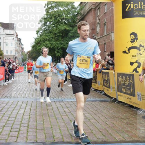 13.09.2026 - Kiel Lauf Yannick Fuchs http://msf.ph/oto/10420001 13.09.2026 09:41:44 Ziel 402, 3143, 3175, 4533, 4704, 6649, 6687, 6739, 8588, 9224, 9771, 11907, 1671, 1966, 4068, 4315, 9110, 9608, 9771, 10299, 10974, 11106, 11645, 11983, 12166, 699, 772, 2910, 3801, 5107, 6599, 7238, 8829, 9050, 12175, 1593, 3883, 4137, 9608, 10974 meine-sportfotos.de
