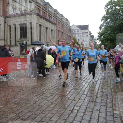 13.09.2026 - Kiel Lauf Yannick Fuchs http://msf.ph/oto/10420002 13.09.2026 10:52:30 Ziel 90, 475, 626, 1471, 1472, 1473, 1526, 1527, 1531, 1658, 1802, 2293, 2442, 3343, 3582, 3778, 3925, 5433, 5442, 5723, 6388, 6405, 6493, 7060, 7088, 7196, 7603, 7621, 8100, 8205, 8316, 8734, 8855, 8908, 9024, 9025, 9414, 9711, 10320, 10786, 10887, 11082, 11359, 11535, 11555, 11622, 11658, 11661, 11875, 11913, 12289, 12431, 23, 171, 777, 825, 1027, 1364, 1365, 1811, 1869, 2438, 2484, 2544, 2806, 2991, 3280, 3435, 3529, 3630, 3644, 3881, 4008, 4385 meine-sportfotos.de