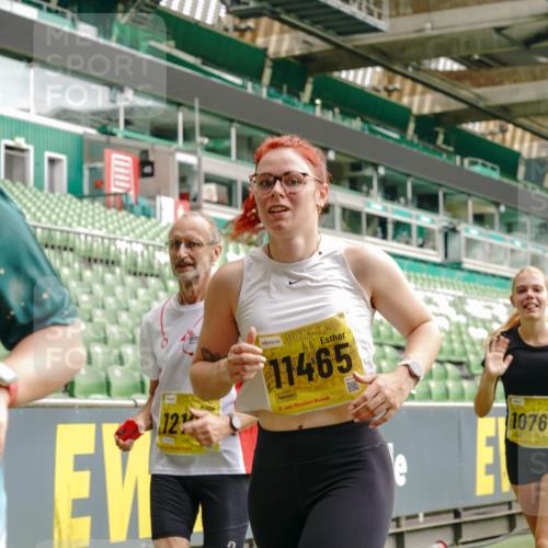 13.09.2026 - 21. swb-Marathon Bremen Michael Burmester http://msf.ph/oto/10420003 13.09.2026 10:43:56 Laufen im Stadion 10002, 10004, 10005, 10176, 10191, 10192, 10271, 10295, 10303, 10325, 10335, 10361, 10362, 10402, 10459, 10474, 10491, 10513, 10557, 10572, 10605, 10606, 10629, 10752, 10756, 10773, 10779, 10784, 10805, 10880, 10882, 10899, 10900, 10997, 10999, 11026, 11041, 11173, 11217, 11233, 11264, 11274, 11307, 11333, 11337, 11355, 11385, 11408, 11448, 11456, 11461, 11482, 11629, 11943, 12311, 12334 meine-sportfotos.de
