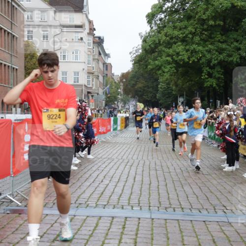 13.09.2026 - Kiel Lauf Yannick Fuchs http://msf.ph/oto/10420055 13.09.2026 09:41:48 Ziel 402, 3143, 3175, 4533, 4704, 5107, 6649, 6687, 6739, 7238, 8588, 9224, 11907, 12175, 1671, 1966, 4068, 4315, 9110, 9771, 10299, 11106, 11645, 11983, 12166, 570, 699, 772, 2910, 3801, 5011, 5276, 6599, 8829, 9050, 1593, 1966, 4137, 9608, 10299, 10974 meine-sportfotos.de