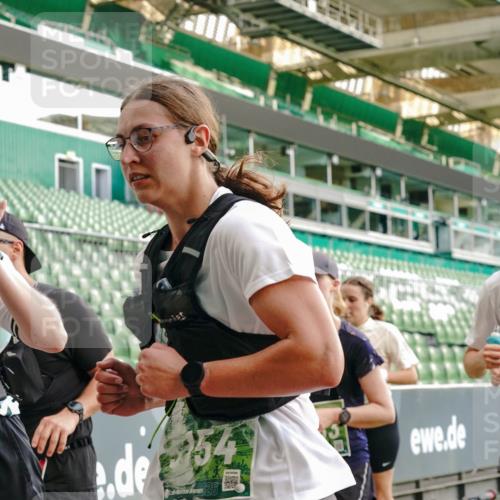13.09.2026 - 21. swb-Marathon Bremen Michael Burmester http://msf.ph/oto/10420087 13.09.2026 13:21:23 Laufen im Stadion 128, 258, 343, 351, 423, 441, 601, 620, 704, 782, 851, 1060, 1094, 1129, 1158, 1177, 1316, 1344, 1409, 1417, 1439, 1446, 1518, 1669, 1676, 1697, 1729, 1756, 1808, 1815, 1846, 2010, 2028, 2064, 2139, 2201, 2258, 2278, 2290, 2349, 2394, 2395, 2414, 2417, 2437, 2501, 2519, 2533, 2551, 2588, 2632, 2652, 2660, 2694, 2695, 2736, 2793, 2828, 2886, 2954, 2964, 2995, 3004, 3010, 3017, 3018, 3022, 3034, 3035, 3036, 3037, 3070, 3074, 3102, 3139, 3144, 3225, 3264, 3310, 3682 meine-sportfotos.de