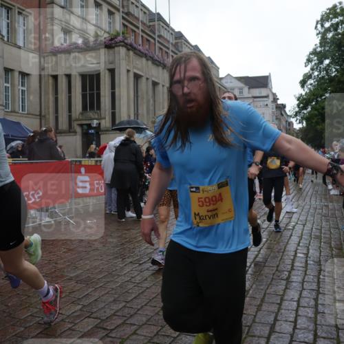 13.09.2026 - Kiel Lauf Yannick Fuchs http://msf.ph/oto/10420108 13.09.2026 10:52:36 Ziel 90, 172, 626, 1471, 1472, 1473, 1474, 1531, 1837, 2293, 2442, 2735, 3054, 3582, 3778, 3853, 3925, 4485, 5433, 5723, 6388, 6405, 7060, 7088, 7154, 7196, 7603, 7621, 8100, 8205, 8316, 8615, 8734, 9024, 9025, 9414, 9711, 9886, 10786, 11359, 11459, 11555, 11622, 11658, 11661, 11913, 475, 777, 1027, 1364, 1365, 1526, 1527, 1658, 1802, 1811, 1869, 2438, 2484, 2544, 2806, 2991, 3280, 3343, 3435, 3529, 3630, 3881, 4008, 154, 1083, 1426, 1486, 1550, 3059, 3431, 5329, 5710 meine-sportfotos.de