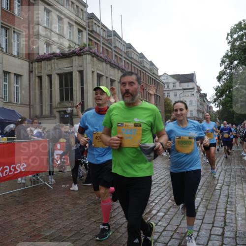 13.09.2026 - Kiel Lauf Yannick Fuchs http://msf.ph/oto/10420193 13.09.2026 10:52:41 Ziel 158, 172, 398, 1433, 1474, 1535, 1634, 1812, 1837, 2069, 2089, 2735, 3050, 3054, 3452, 3778, 3853, 3925, 4100, 4485, 5723, 6405, 7060, 7154, 7196, 7230, 8100, 8205, 8615, 9414, 9831, 9886, 11204, 11359, 11459, 11555, 11913, 90, 475, 626, 777, 1027, 1471, 1472, 1473, 1526, 1527, 1531, 1658, 1802, 1811, 1869, 2293, 2438, 2442, 2544, 2991, 3280, 3343, 3435, 3582, 3630, 3881, 4008, 154, 1071, 1083, 1426, 1486, 1550, 3059, 3431, 3587, 3657, 5329, 5642, 5643, 5710, 6015, 7139 meine-sportfotos.de
