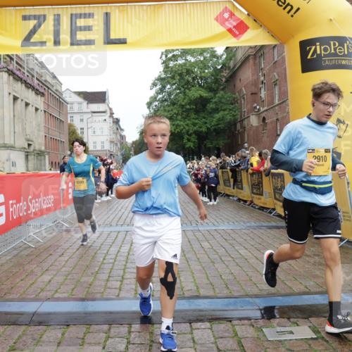 13.09.2026 - Kiel Lauf Yannick Fuchs http://msf.ph/oto/10420213 13.09.2026 09:42:07 Ziel 570, 699, 772, 792, 2910, 3357, 3801, 5011, 5276, 5336, 6599, 6620, 7687, 8476, 12723, 402, 772, 3143, 3175, 4315, 4533, 4704, 5107, 6649, 6687, 6739, 7238, 8588, 8829, 9050, 9224, 9771, 11907, 12175, 133, 445, 2914, 2955, 2977, 3676, 5105, 5559, 5774, 6099, 6797, 10938, 11793, 4068, 4315, 9771, 11106 meine-sportfotos.de