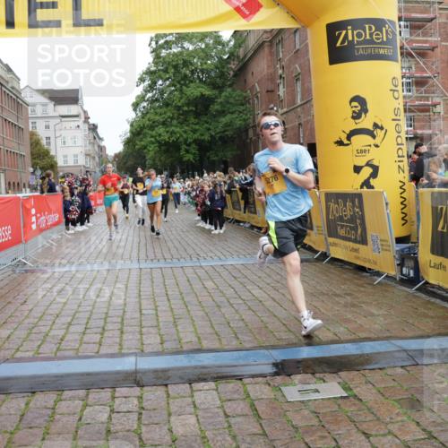 13.09.2026 - Kiel Lauf Yannick Fuchs http://msf.ph/oto/10420247 13.09.2026 09:42:09 Ziel 570, 699, 792, 2910, 3357, 3801, 5011, 5276, 5336, 5774, 6599, 6620, 7687, 8476, 12723, 402, 772, 3143, 3175, 4533, 4704, 5107, 6649, 6687, 6739, 7238, 8588, 8829, 9050, 9224, 9771, 11907, 12175, 133, 445, 771, 2914, 2955, 2977, 3676, 5105, 5559, 6099, 6542, 6797, 10938, 11793, 12190, 4315, 9771, 11106 meine-sportfotos.de